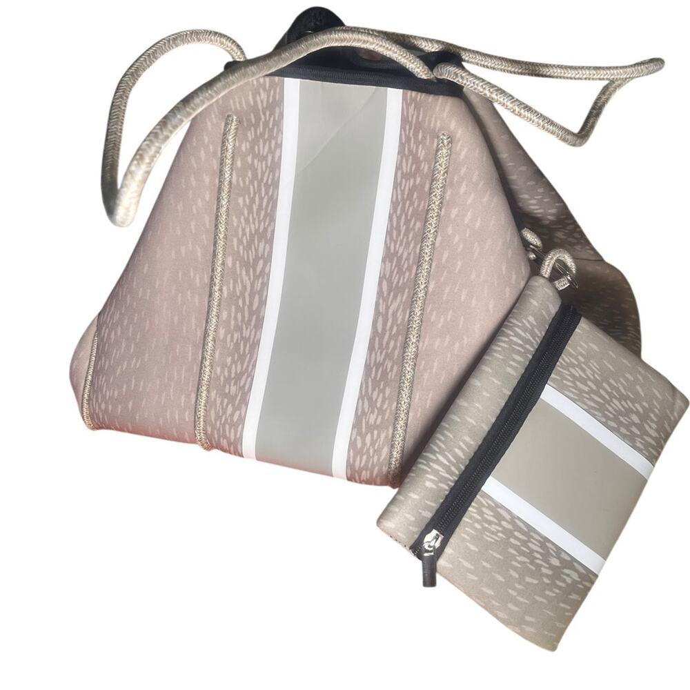 Classy Cloth Beige Fawn Neoprene Tote Bag w/ Wristlet  16"x9"x11" NWT